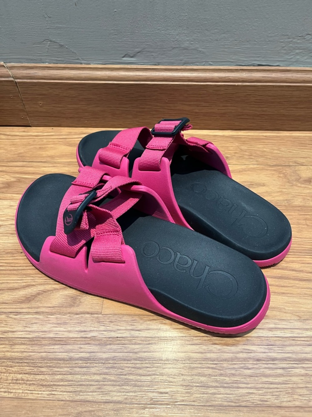 Chaco Womens Chillos Magenta Slide Sandals in size 7 - Picture 2 of 4